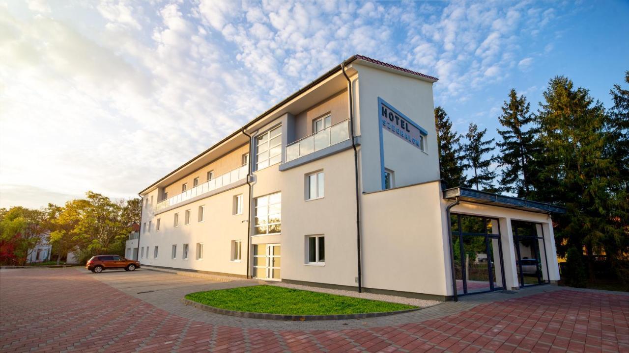 Hotel Szeghalom Exterior foto
